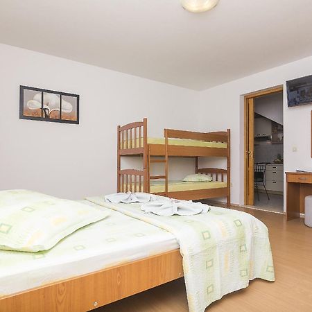 Apartments With A Parking Space Brela, Makarska - 11687 Room photo