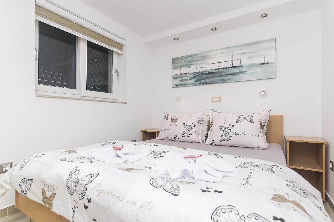 Apartments With A Parking Space Brela, Makarska - 11687 Exterior photo