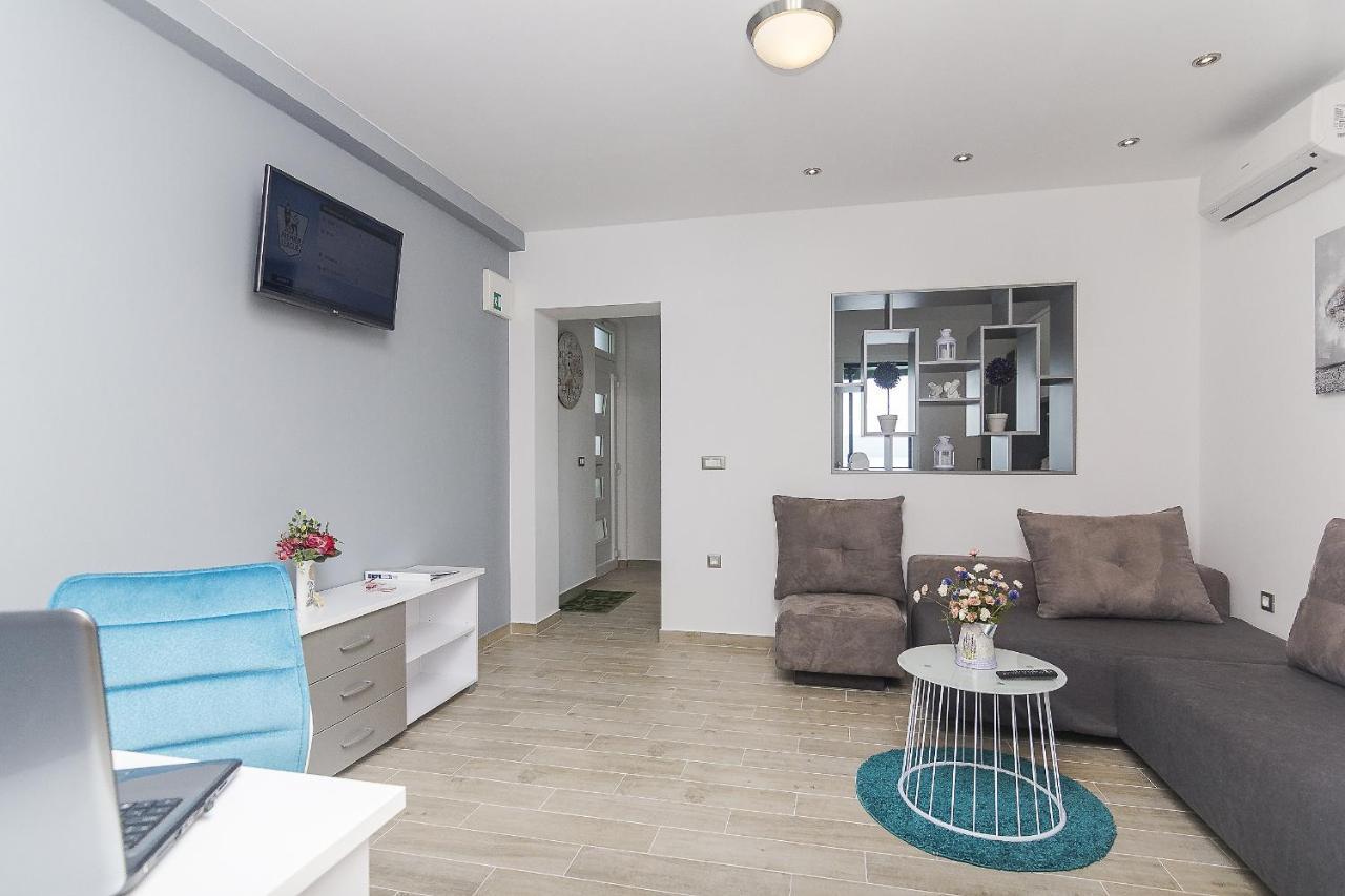 Apartments With A Parking Space Brela, Makarska - 11687 Exterior photo