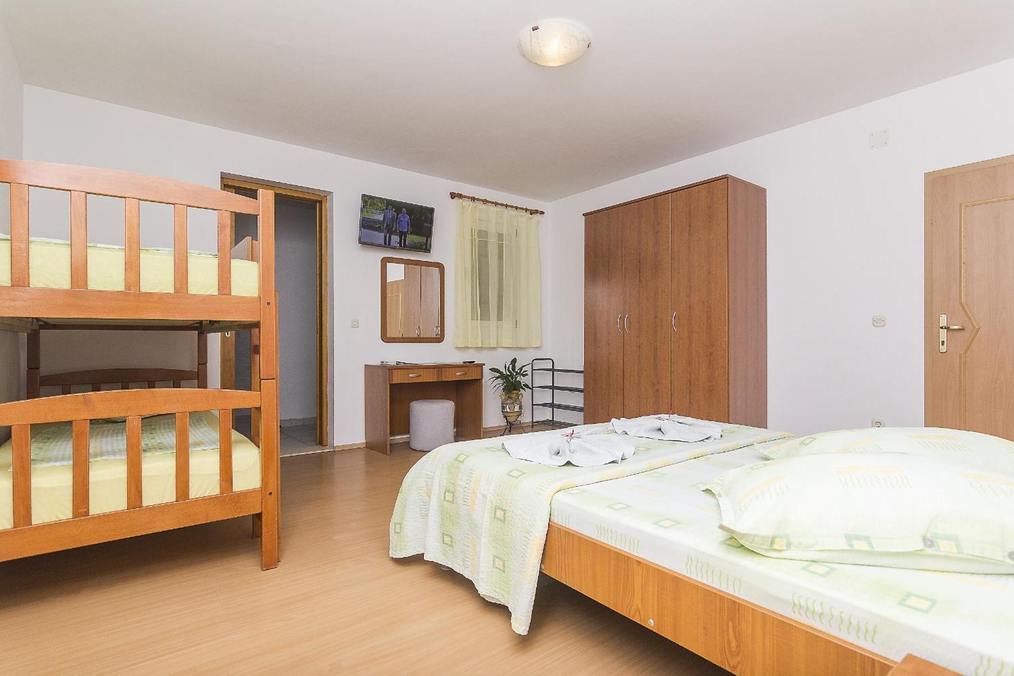 Apartments With A Parking Space Brela, Makarska - 11687 Room photo